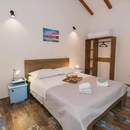 With A Swimming Pool Pirovac, Sibenik - 25538 Konukevi 3*