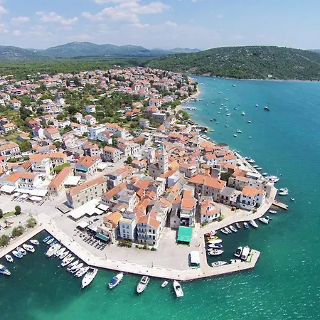 With A Swimming Pool Pirovac, Sibenik - 25538 Affittacamere 3*
